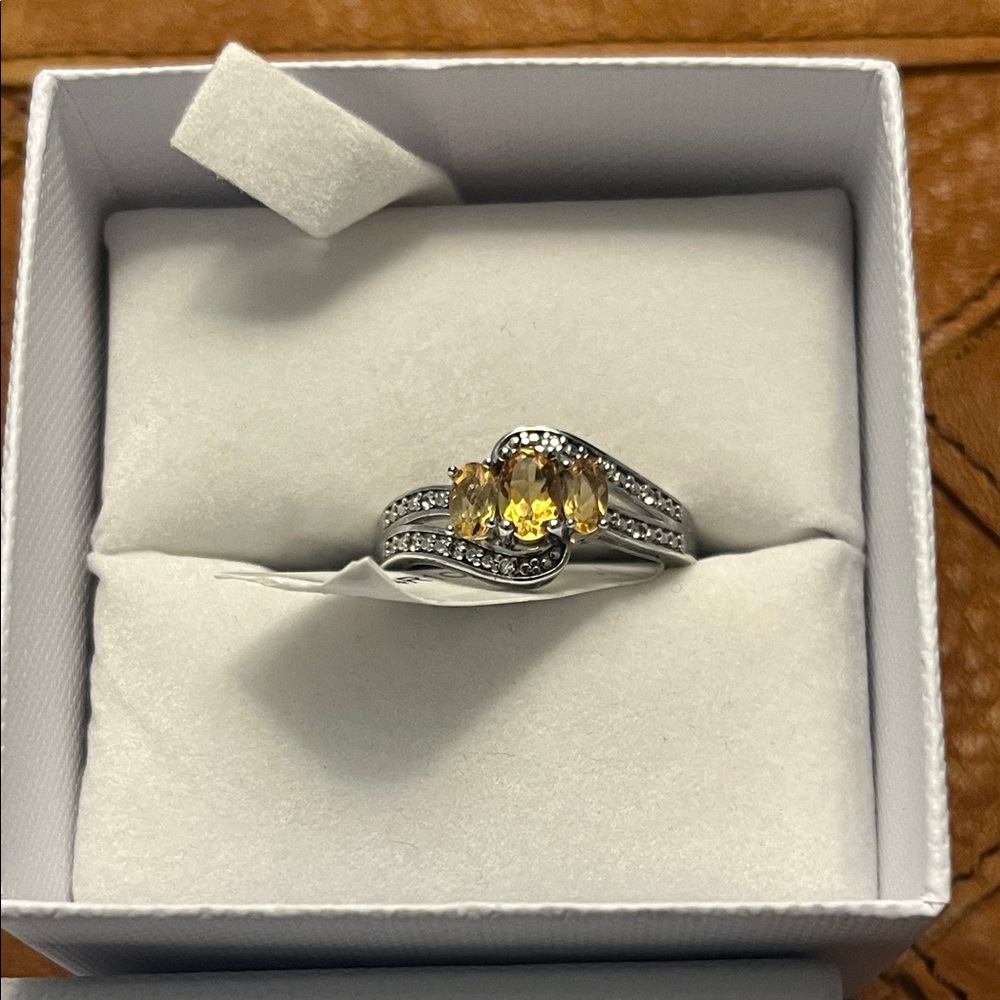 Elegant Silver and Citrine/Topaz Gemstone Ring Size 9
